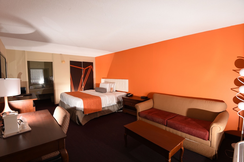 Standard Room, 1 King Bed, Smoking - Photo 2