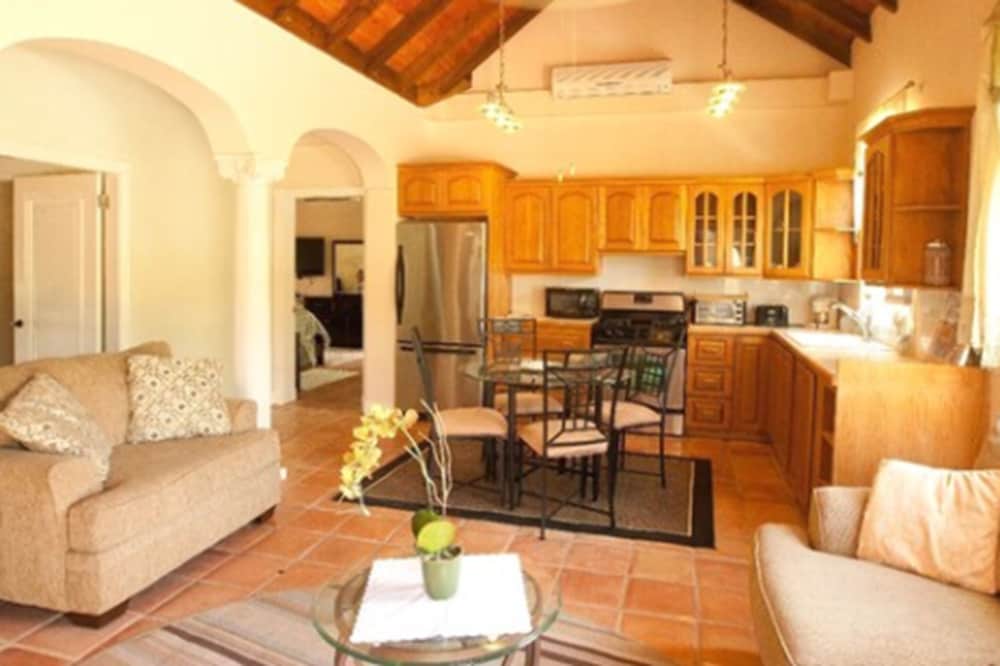 4 Bedroom Villa photo 3