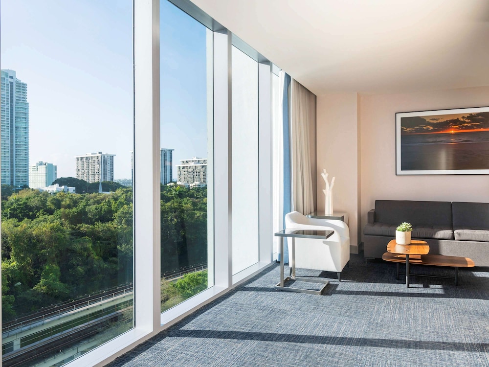 Executive Suite, 1 Bedroom (King, City and Bay view) thumbnail 6