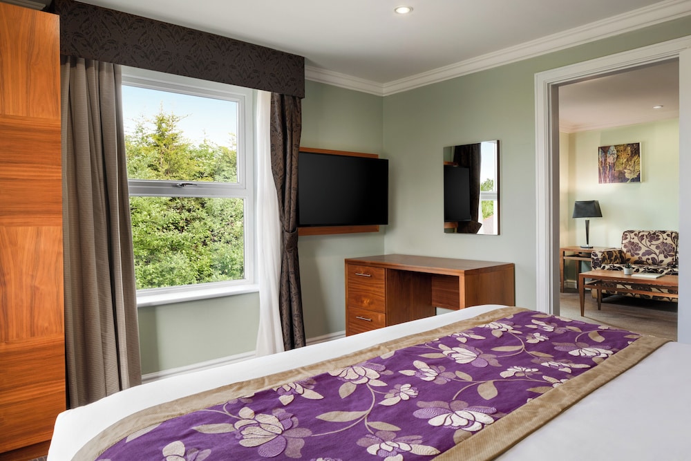 Suite, 1 King Bed with Sofa bed, Non Smoking - Photo 7