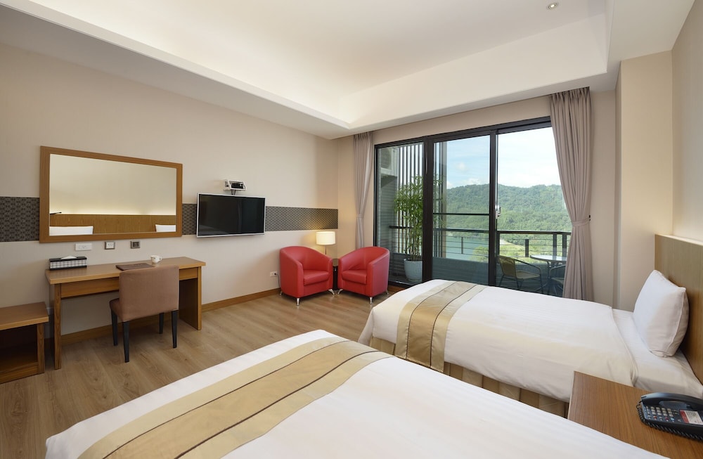 Deluxe Twin Room, Lake View photo 1