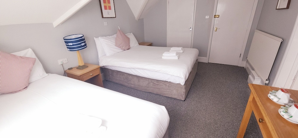 Standard Suite, Ensuite photo 3