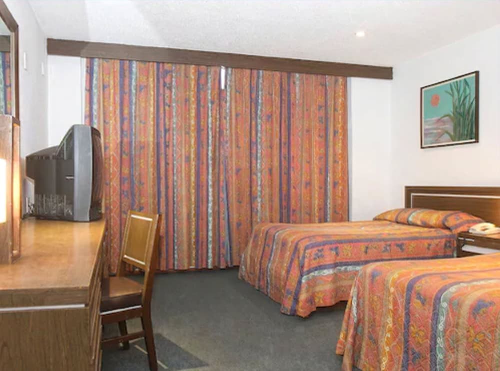 Standard Double Room, 2 Double Beds - Photo 1