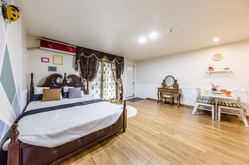Room (Riv) - Photo 8