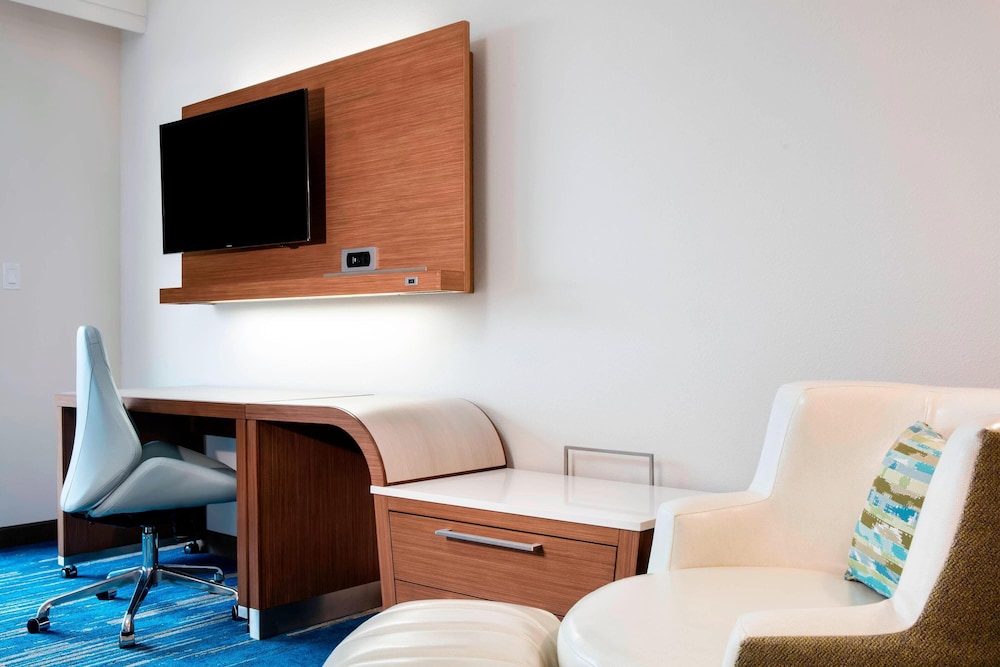 Room, 1 King Bed (hearing Accessible)