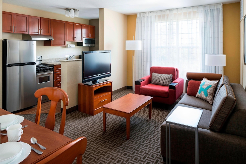 Suite, 2 Bedrooms (Mobility Accessible, Roll-In Shower)