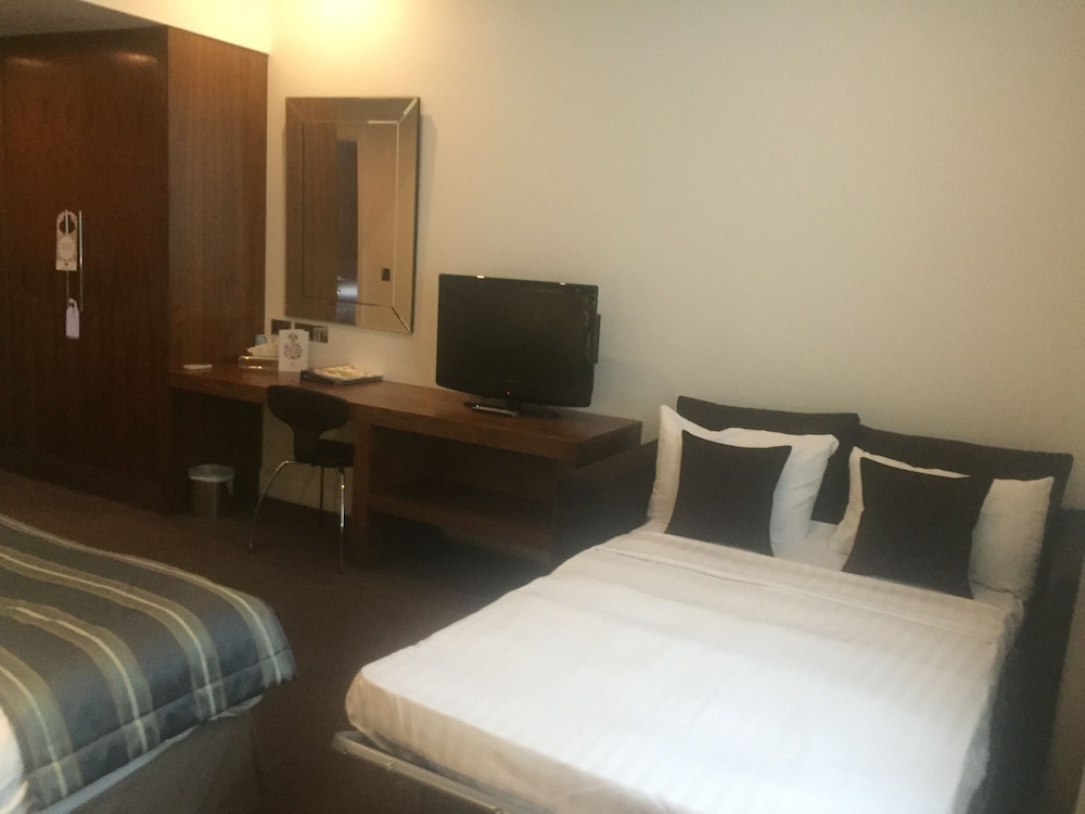 Family Room, 2 Double Beds, Non Smoking photo 3