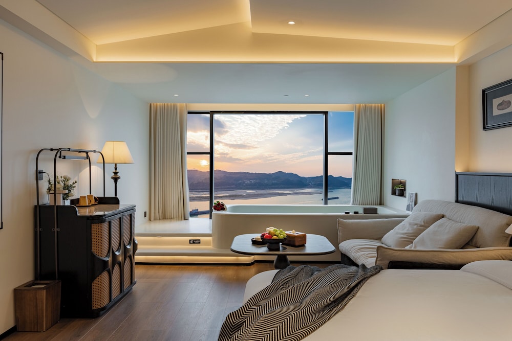 Grand Double Room, River View photo 3