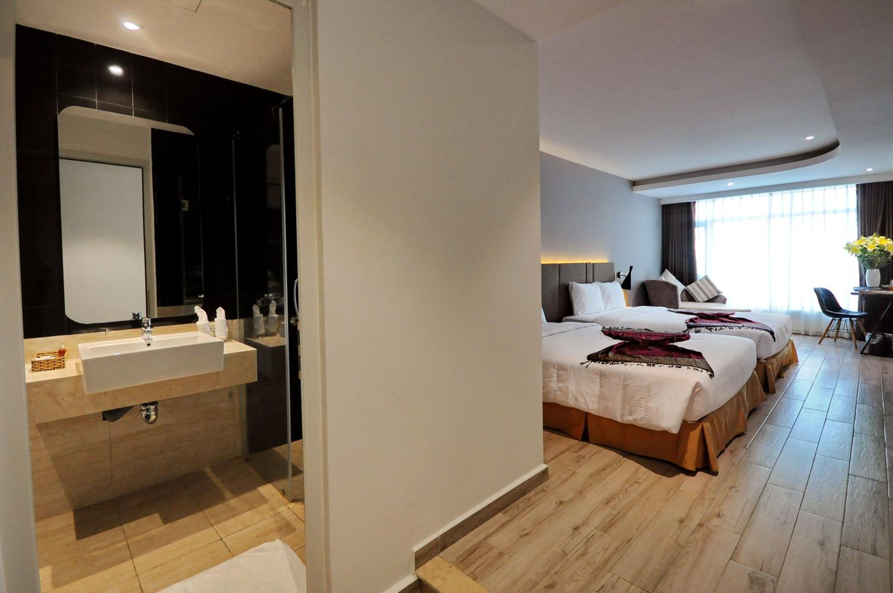King Room with Two King Beds - Photo 3