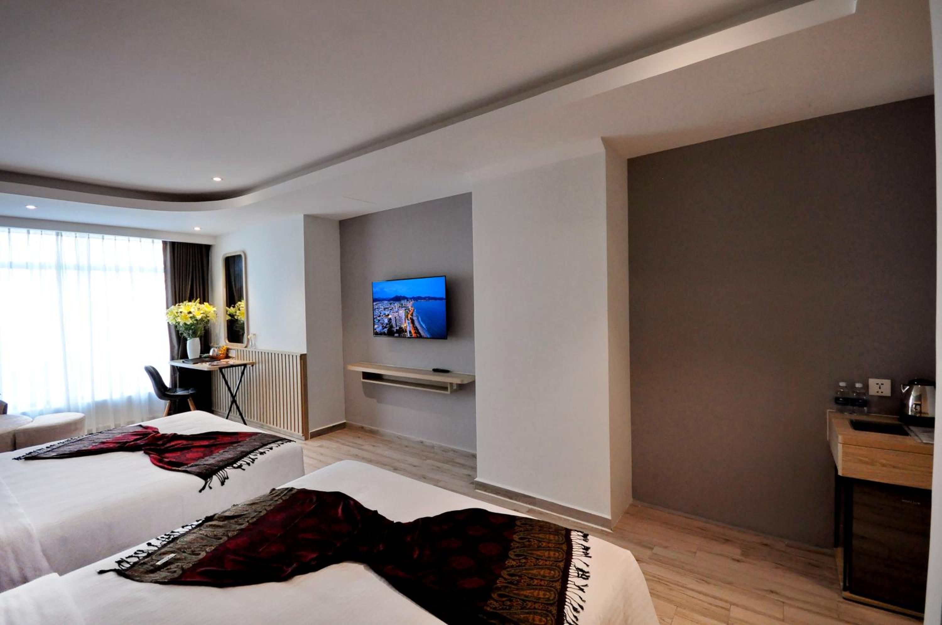 King Room with Two King Beds - Photo 2