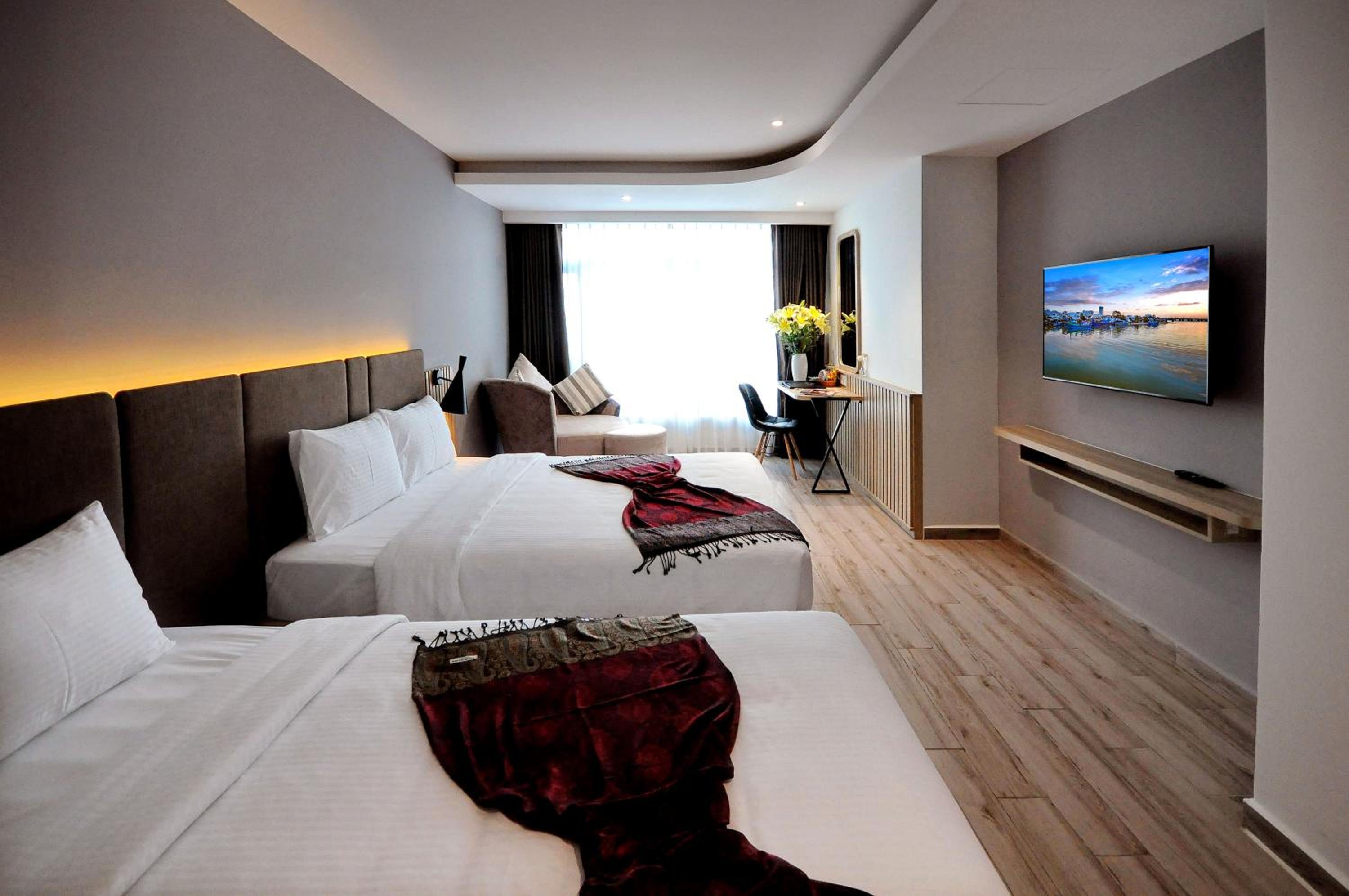 King Room with Two King Beds - Photo 7