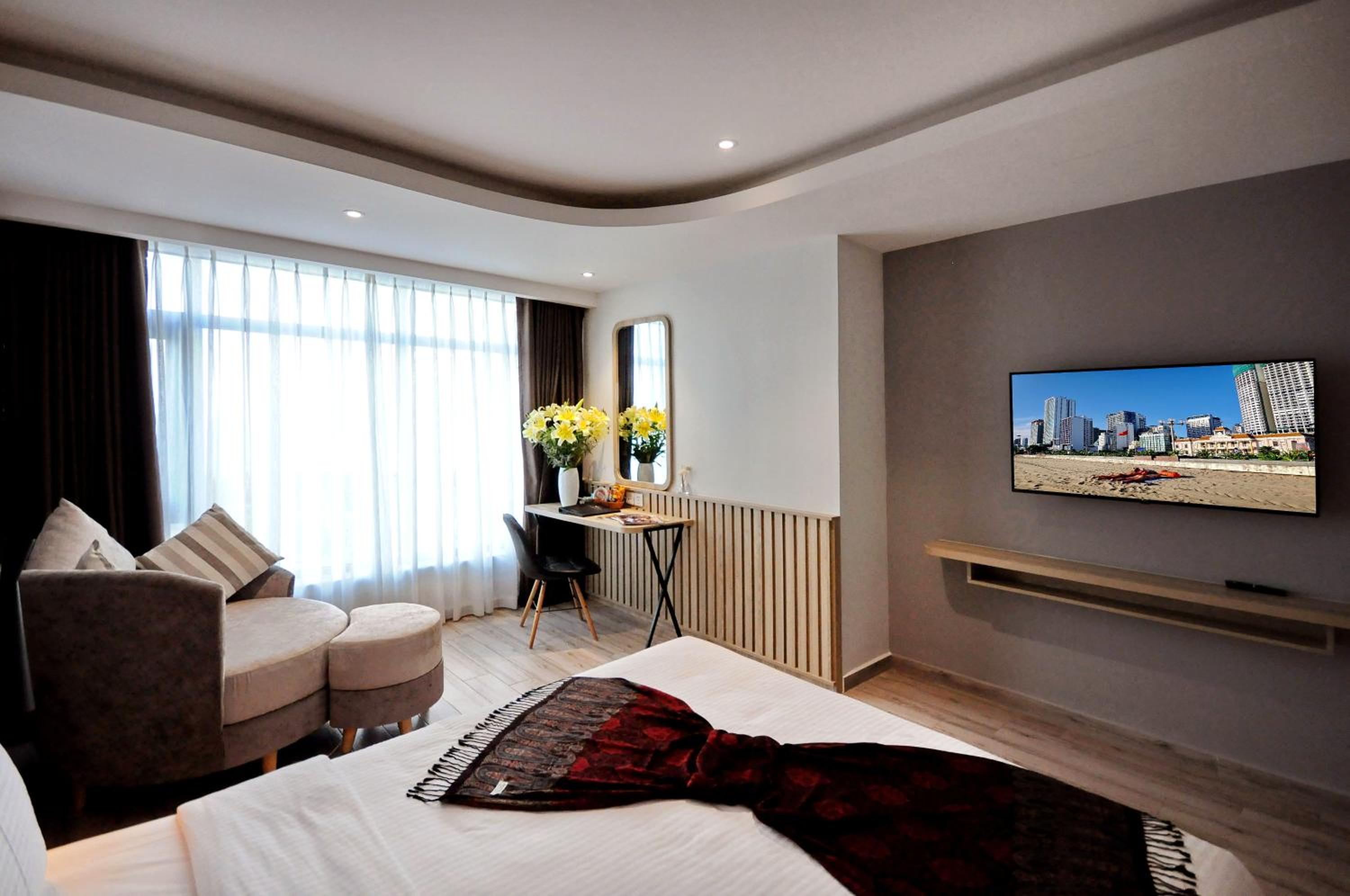 King Room with Two King Beds - Photo 9