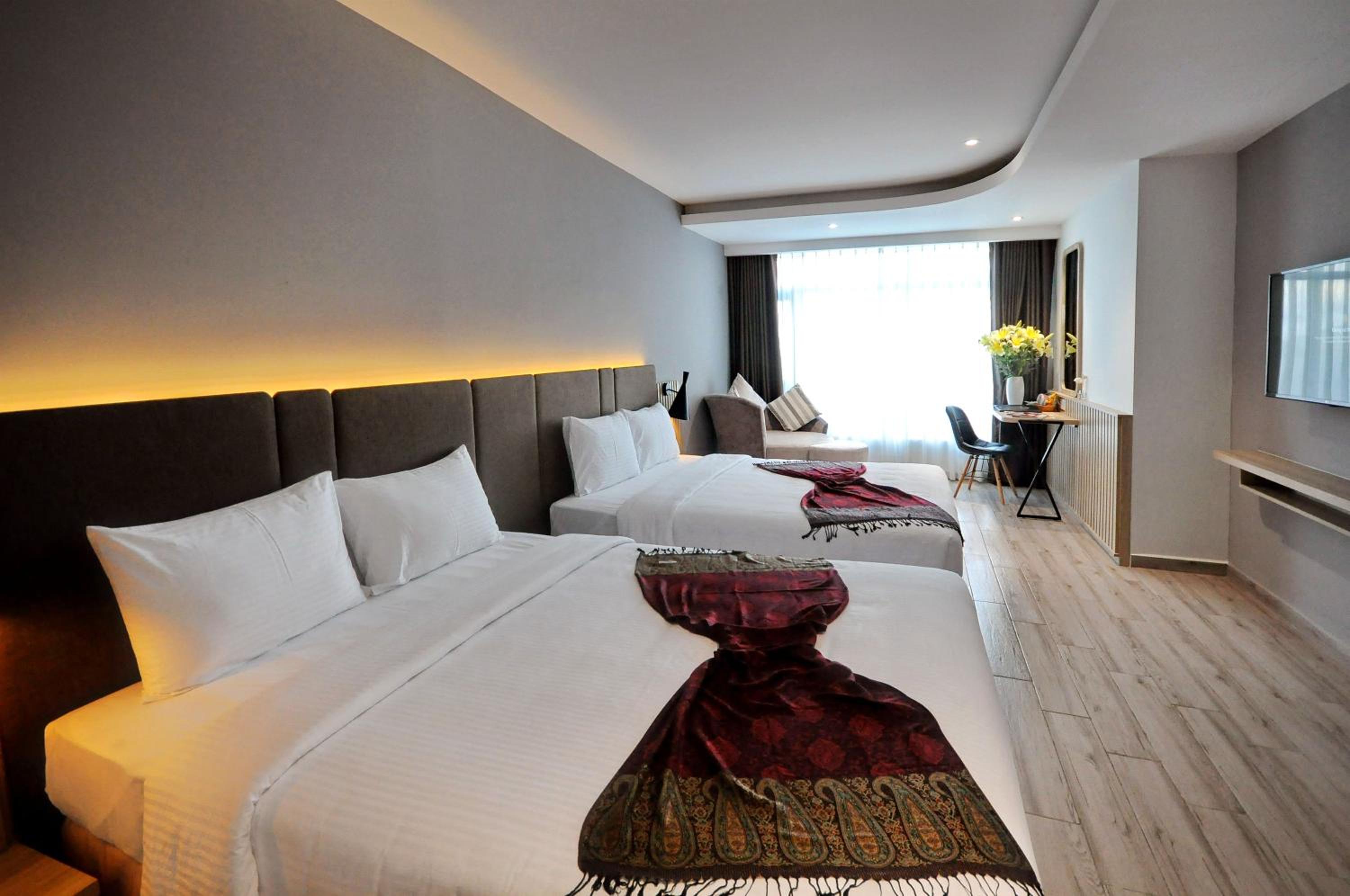 King Room with Two King Beds - Photo 10