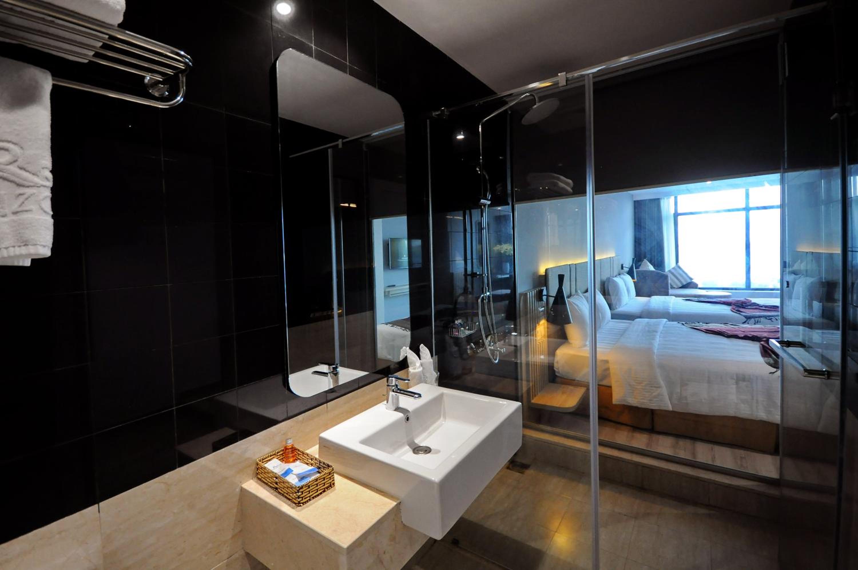 King Room with Two King Beds - Photo 14
