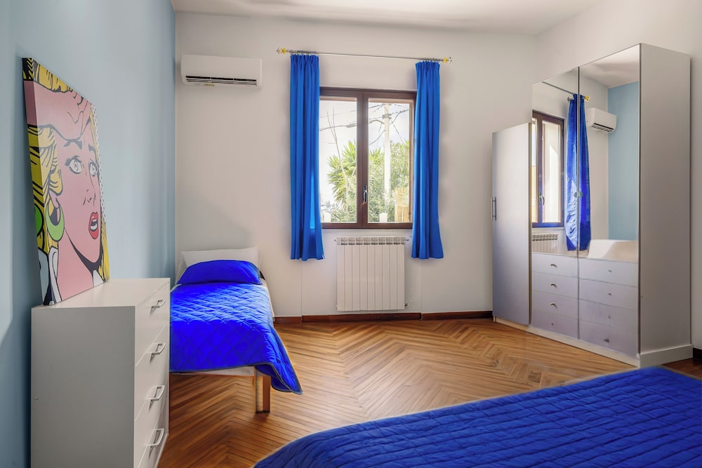 Apartment, 2 Bedrooms, Kitchen, Courtyard View
