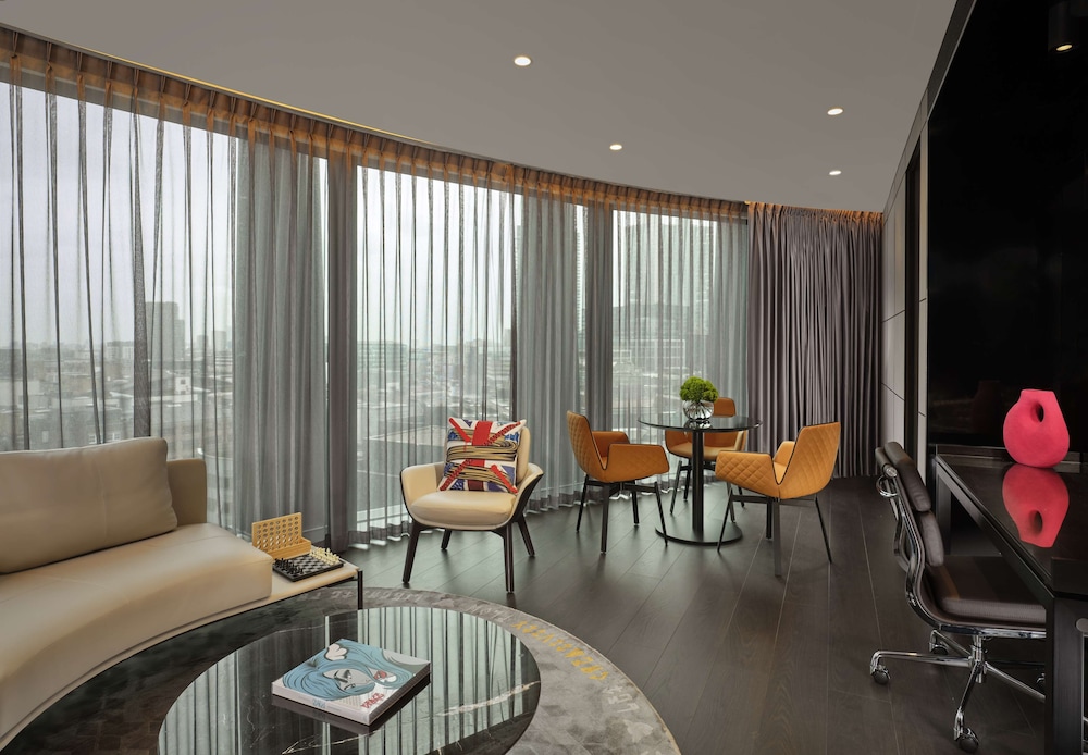 Suite, 3 Bedrooms, City View thumbnail 5