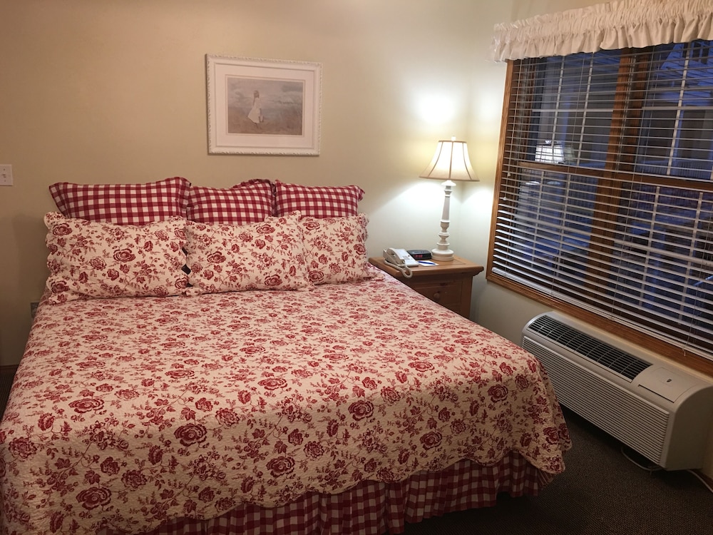 King Room on Second Floor Only, No Special Views photo 2