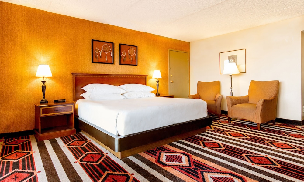 Room, 1 King Bed, Mountain View - Photo 2