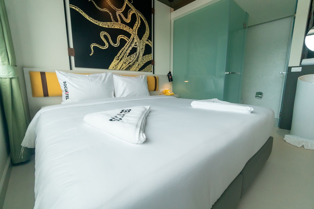 Superior Room, 1 King Bed - Photo 7