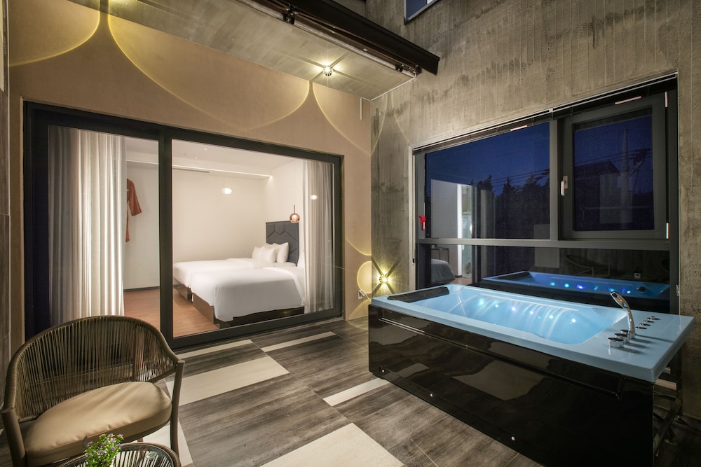 Suite, Jetted Tub (Spa Suite) - Photo 2