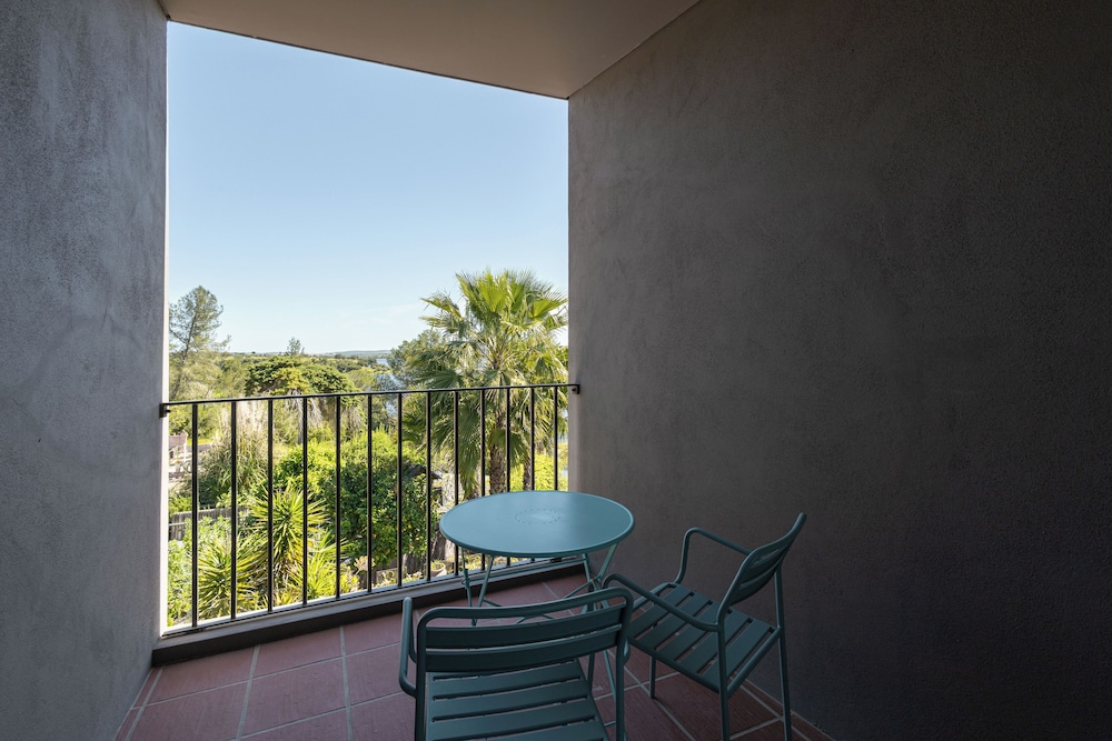 Luxury Double Room, Balcony, River View photo 2