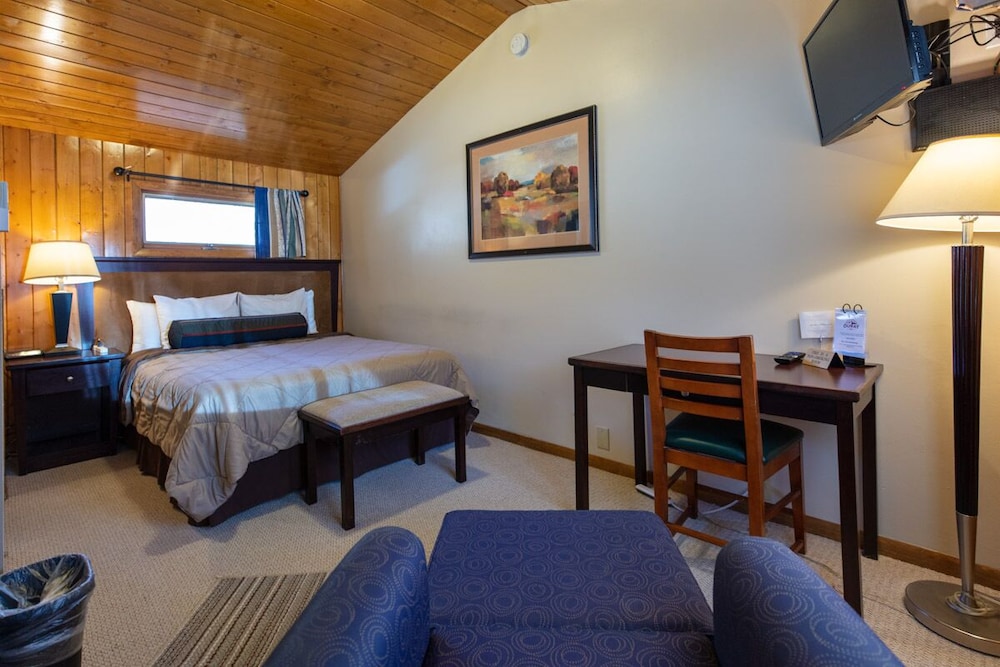 Suite, 1 Queen Bed, Mountainside photo 3