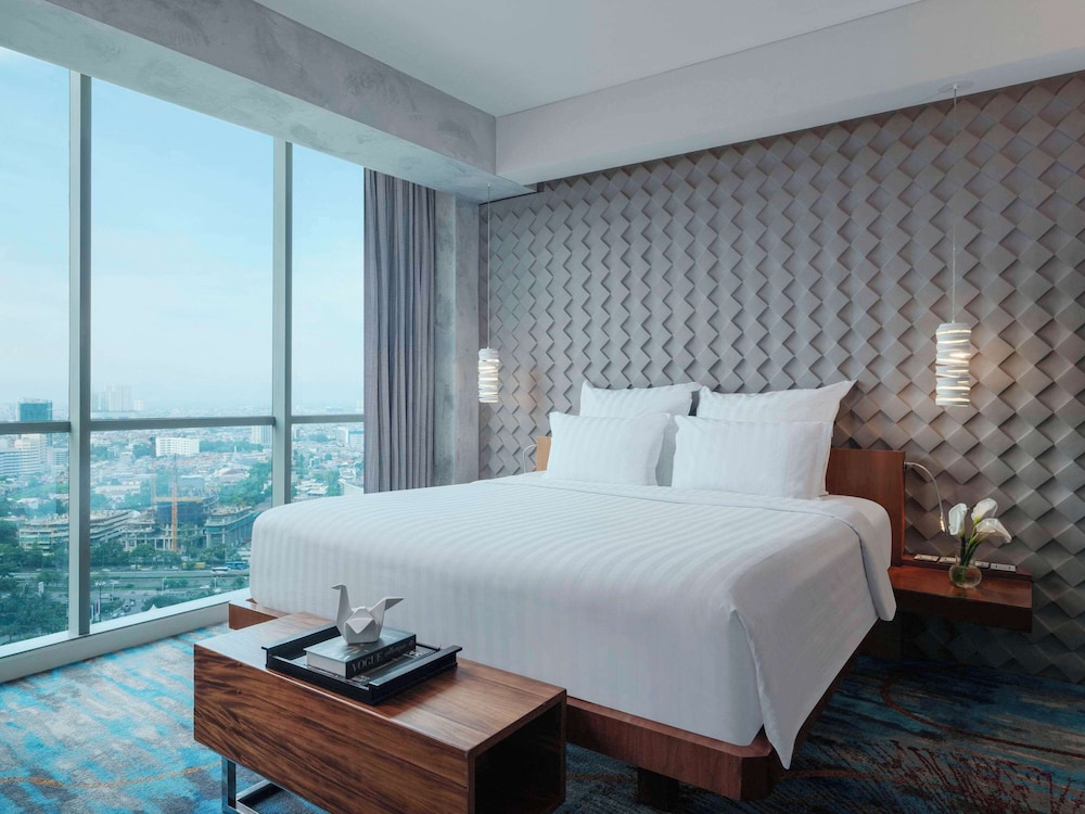Deluxe Room, 1 King Bed - Photo 4