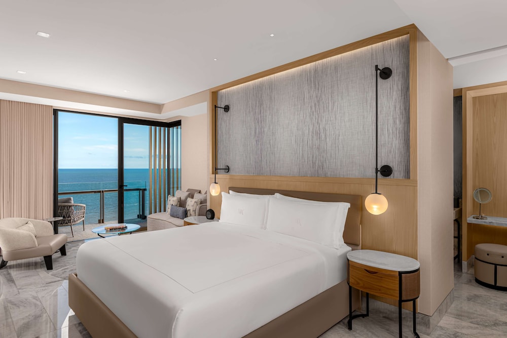 Suite, 1 King Bed, Oceanfront