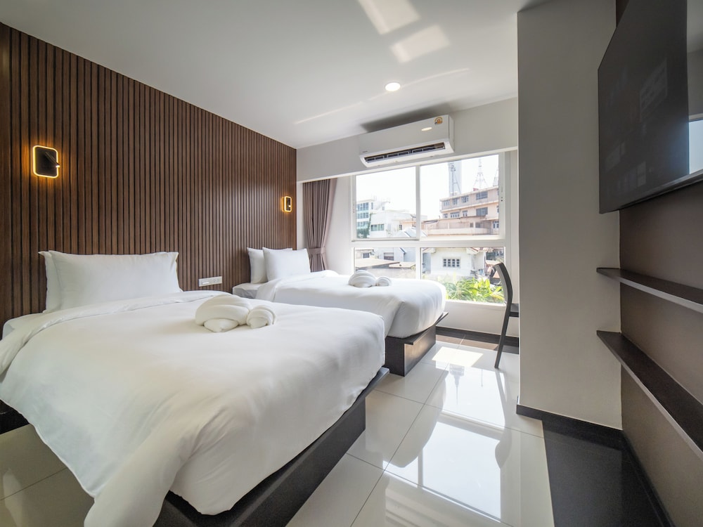 Deluxe Suite