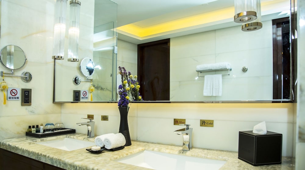 Deluxe Suite photo 2