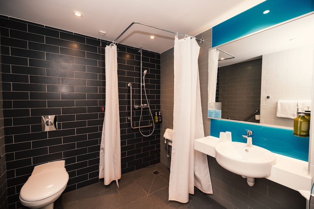Standard Room, 2 Twin Beds, Accessible (Free Breakfast)