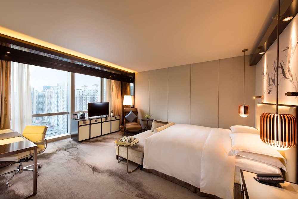 King Premier One-Bedroom Suite