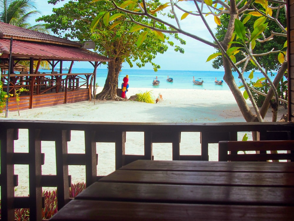 Beach Front Bungalow - Photo 7