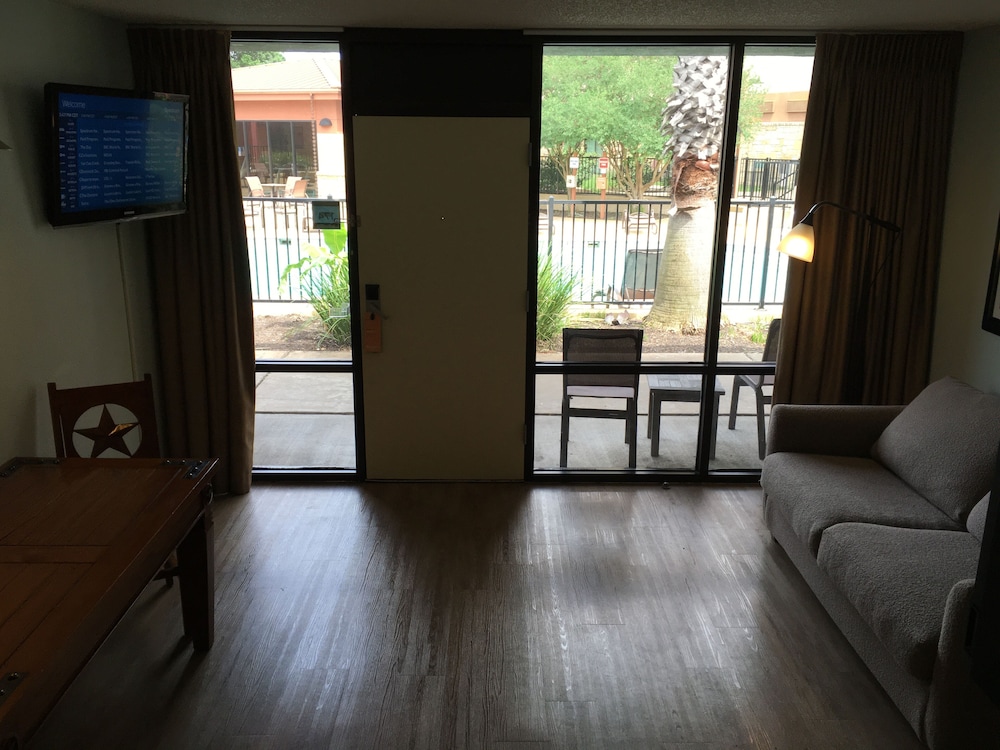 Suite, 2 Double Beds - Photo 5