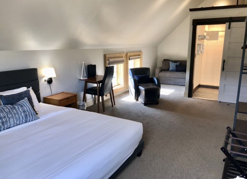 Standard Room, 1 King Bed, Non Smoking, Private Bathroom photo 1