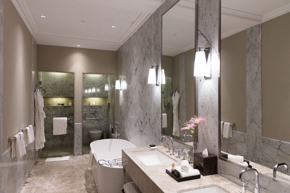 Colonial Suite