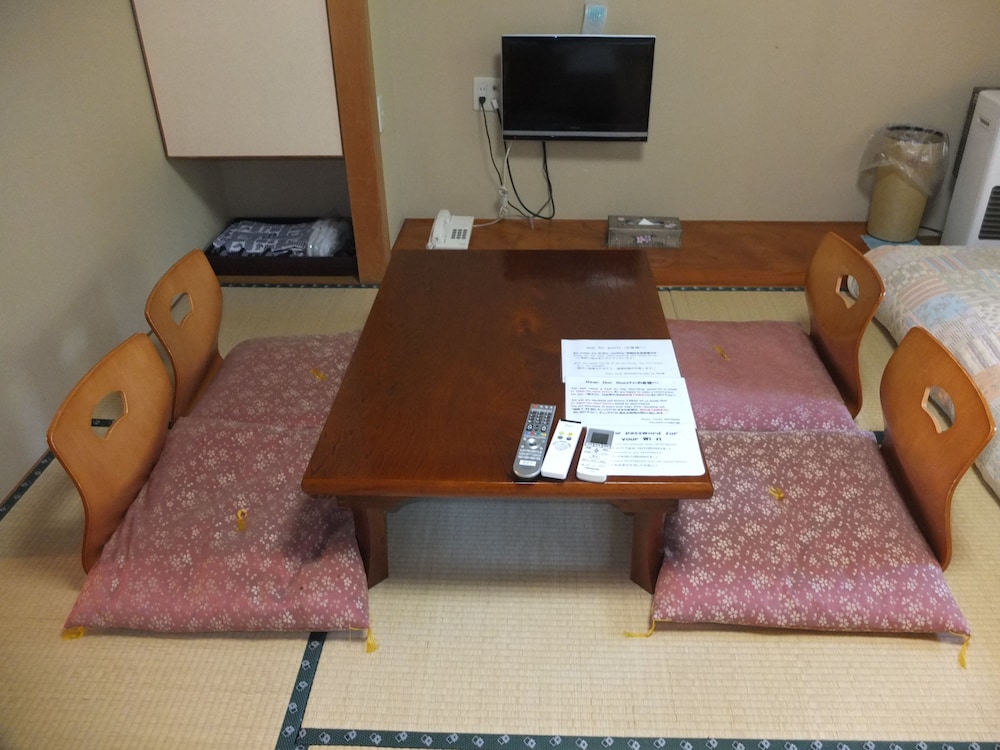 Japanese Traditional Quadruple Room with bathroom photo 2