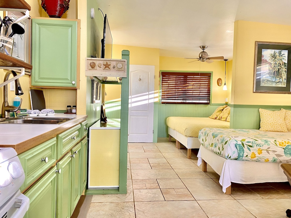 Cottage, Kitchen, Ocean View (Calabash)