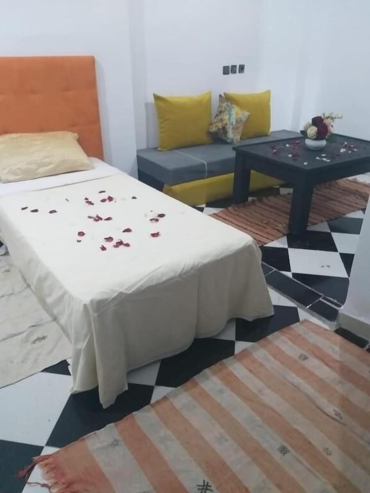 Basic Single Room - Photo 1
