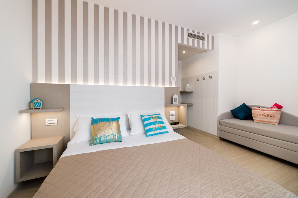Standard Quadruple Room, Sea View - Photo 7