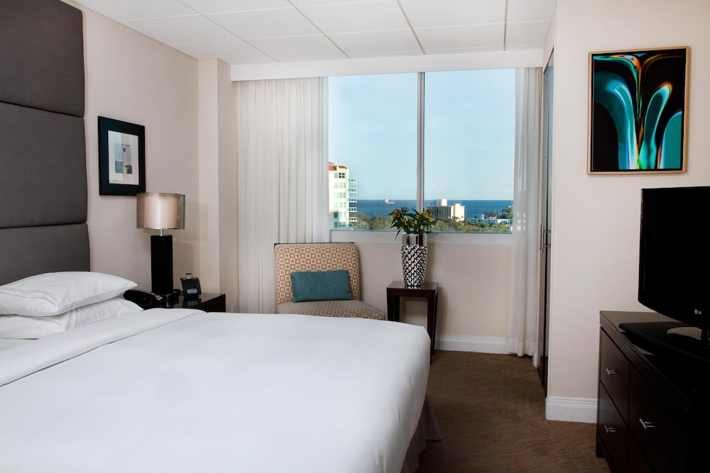 Suite, 1 King Bed (Panoramic Intracoastal View) - Photo 2