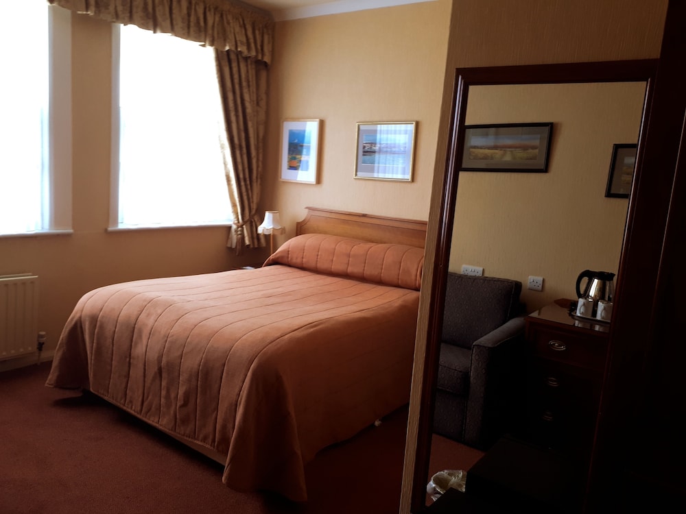 Standard Double or Twin Room, Non Smoking, Private Bathroom photo 3