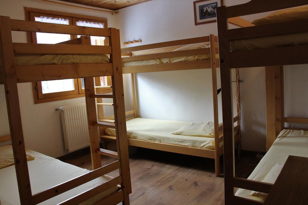 Shared Dormitory (6 pers - shared toilet) photo 1