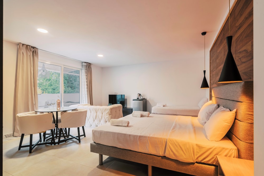 Suite | Private Jacuzzi