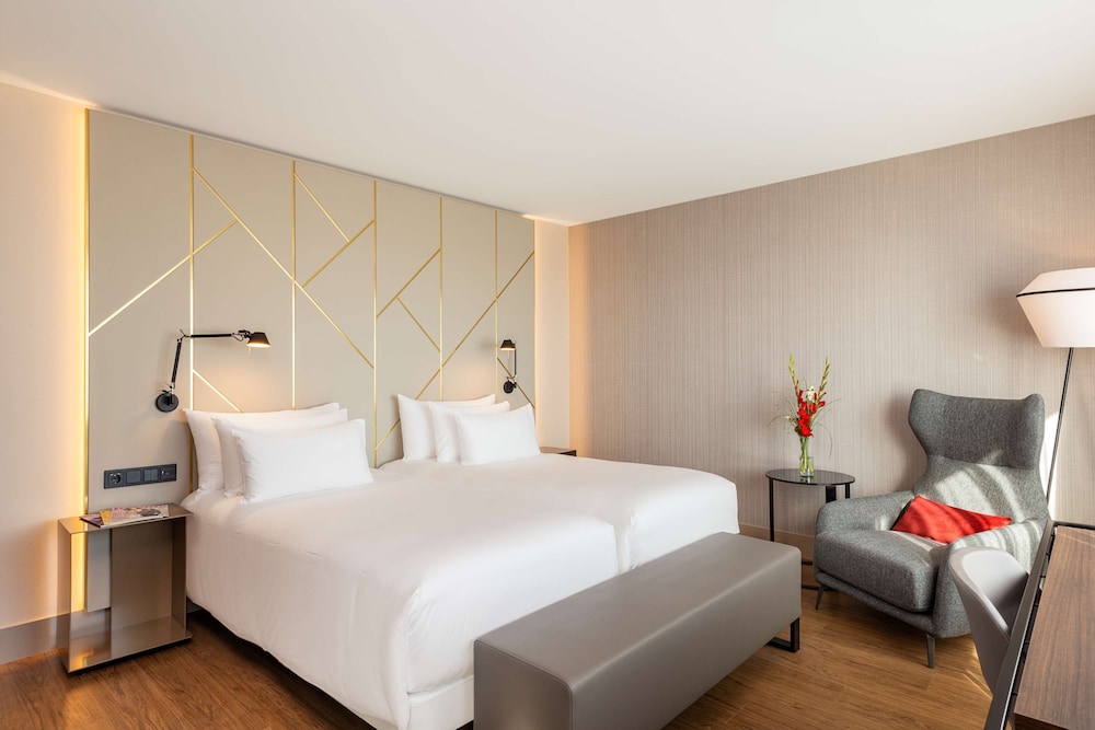 Premium Room (Extra Bed 3 Adults) - Photo 1