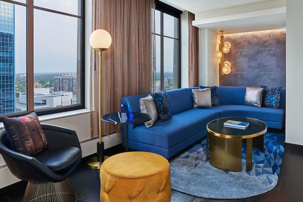 Suite, 1 King Bed (urban) - Photo 1