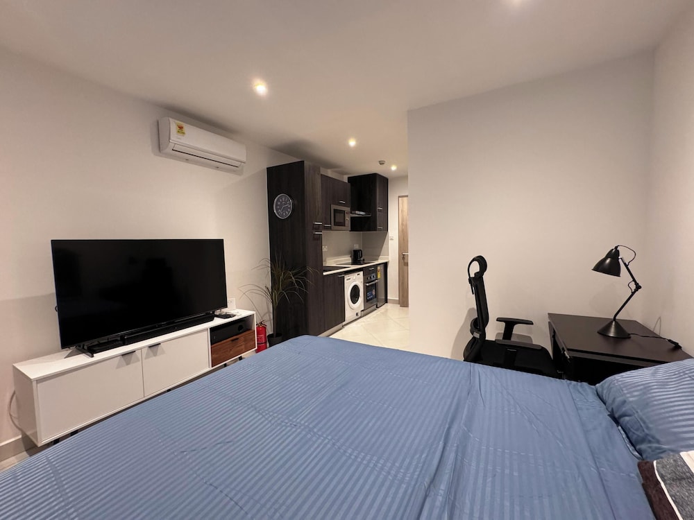 Deluxe Studio, Balcony, City View photo 3