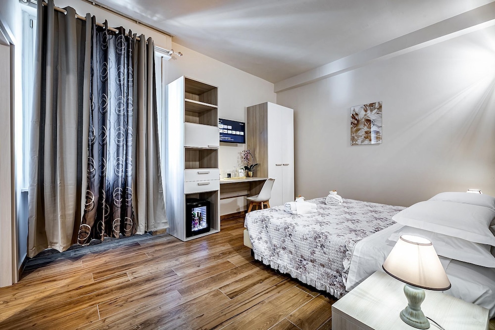 Deluxe Double or Twin Room, City View