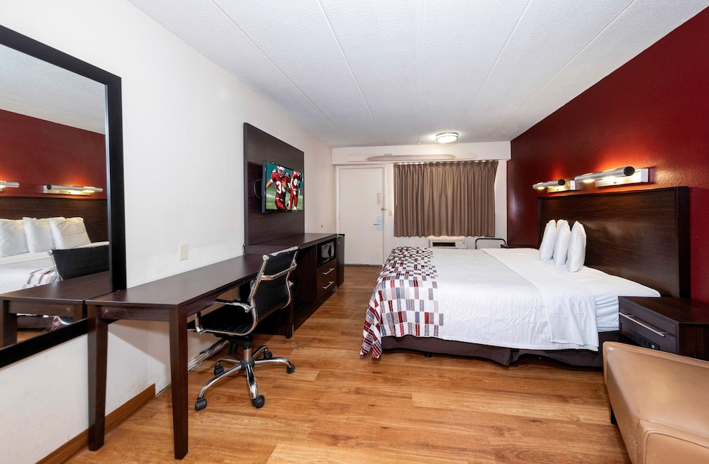 Superior Room, 1 King Bed, Accessible, Non Smoking - Photo 3