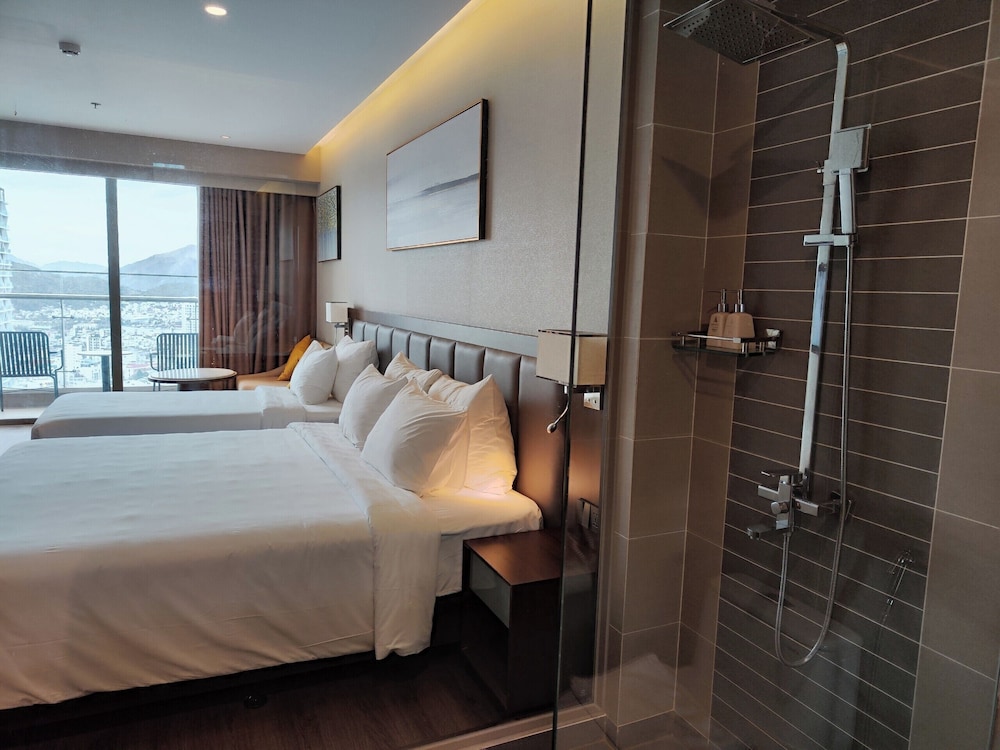 Deluxe Triple Room, 1 Bedroom, Balcony - Photo 3